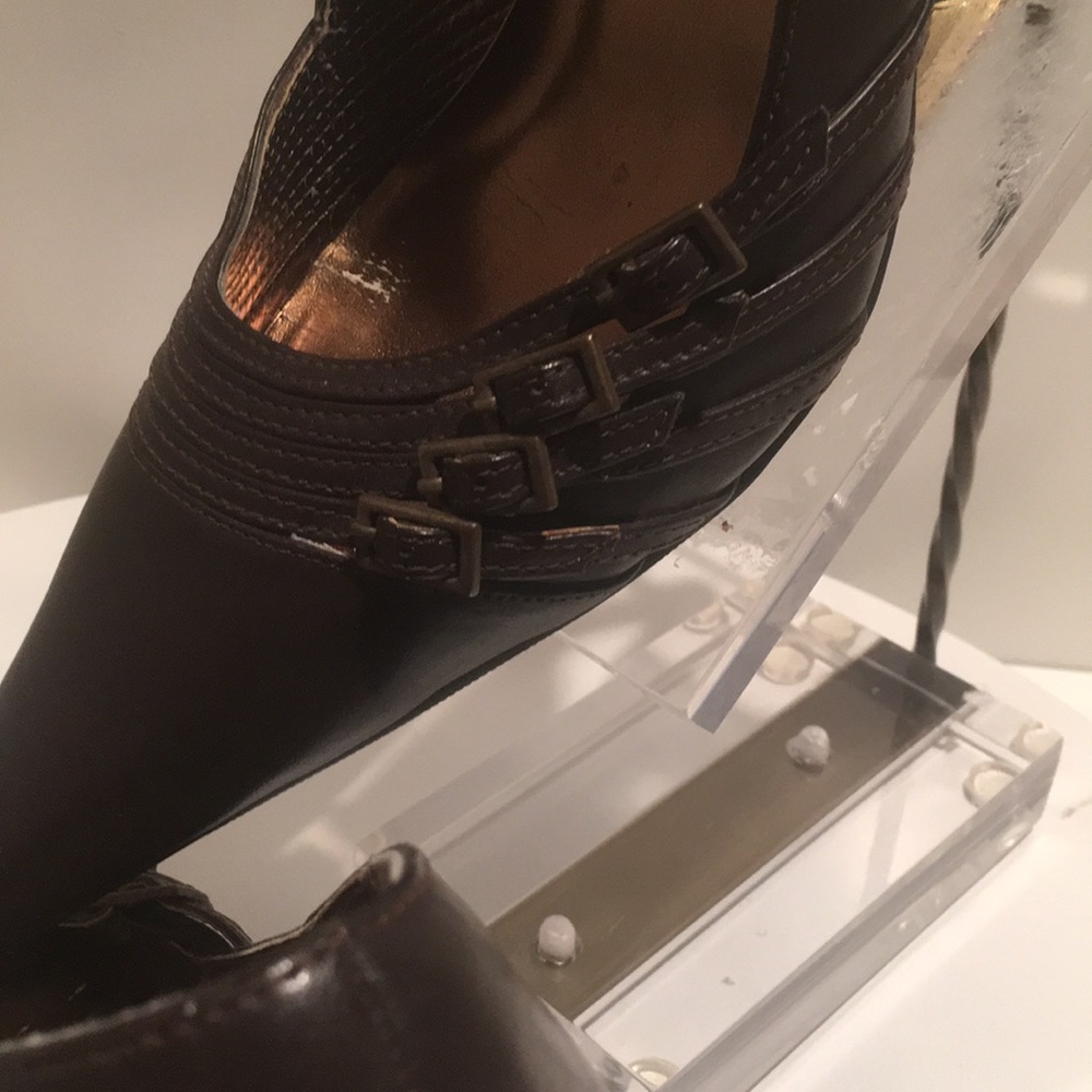 Very unique and so cute pumps by Chinese laundry
